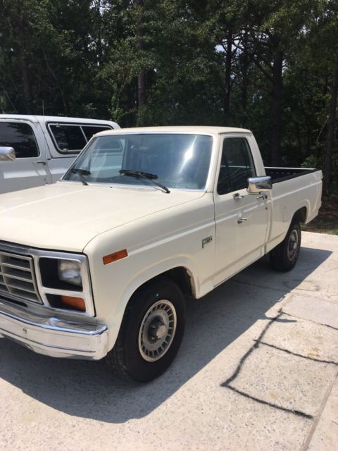 LIFELONG SOUTHERN TRUCK,, 5.0L V8, AUTO, one family owned before me NICE SOLID 1985 Ford F-150
