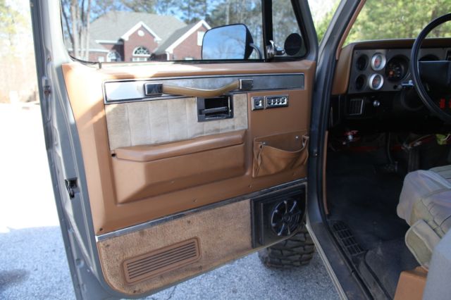 1988 GMC Suburban - photo 9