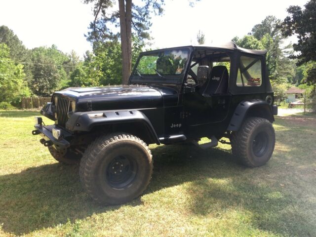 Lifted, 4.0 engine, 6 speed manual 1991 Jeep Wrangler