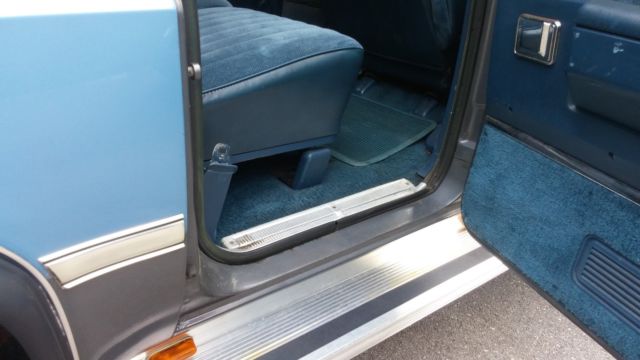 1987 GMC Suburban Sierra Classic - photo 7