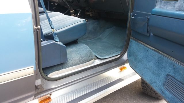 1987 GMC Suburban Sierra Classic - photo 8