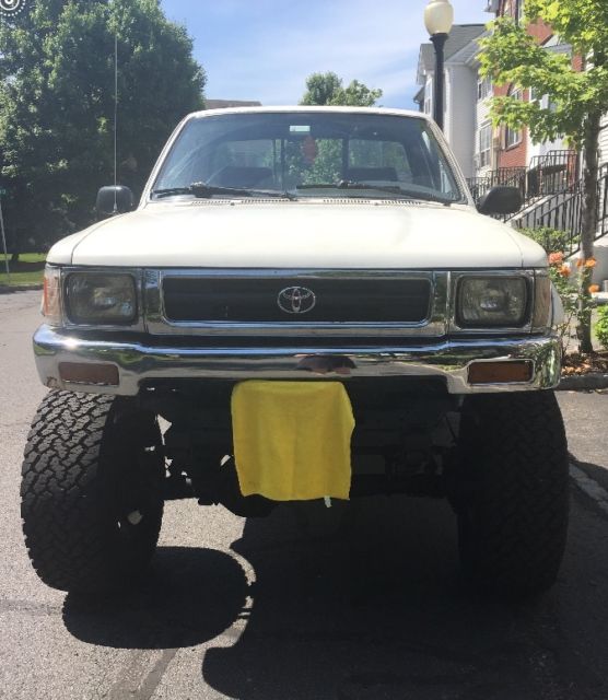 Lifted, huge NEW tires, 5 speed FUN! 1992 Toyota Tacoma