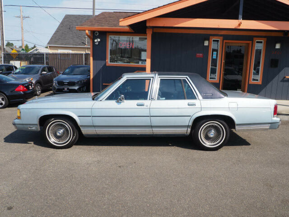 1990 Ford Crown Victoria LX - photo 2