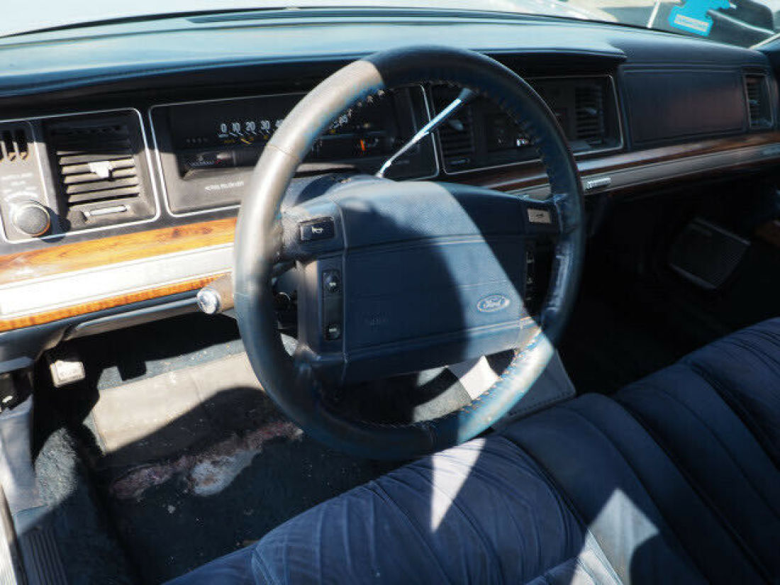 1990 Ford Crown Victoria LX - photo 9