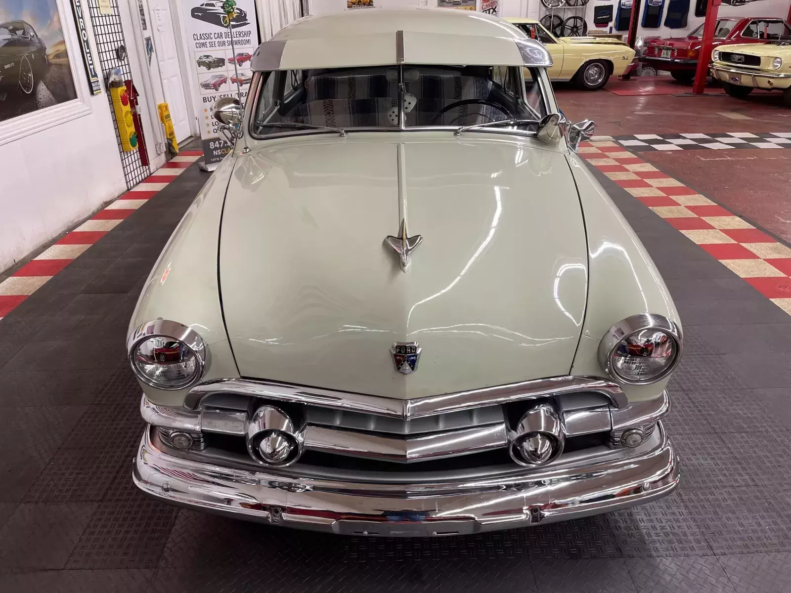 1951 Ford Hot Rod / Street Rod - CUSTOM SEDAN - 302 V8 ENGINE - - photo 5