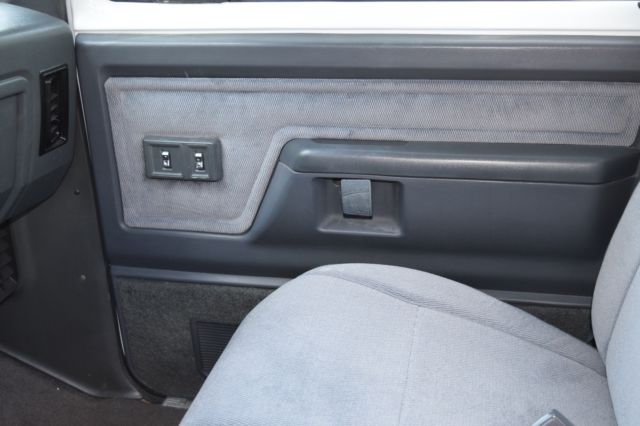 1992 Dodge Ram 2500 - photo 10