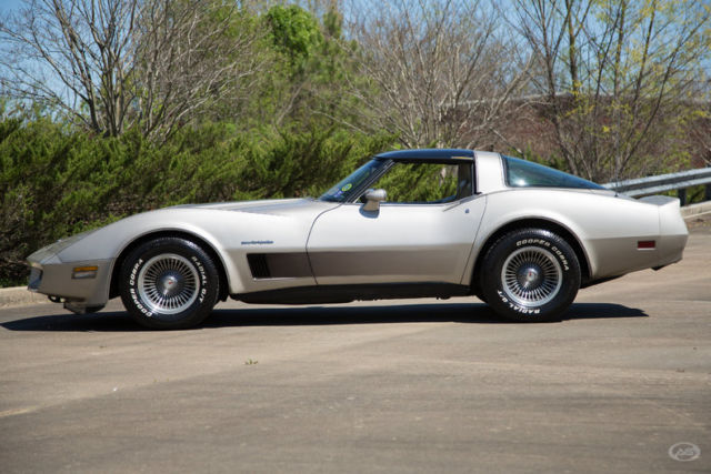 1982 Chevrolet Corvette Collector's Edition Hatchback 2-Door - photo 4