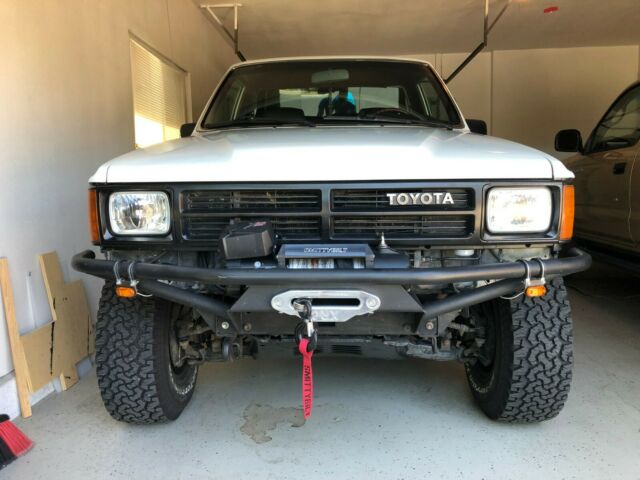 LIKE NEW 1988 Single Cab Short Bed 4x4 Toyota Pickup 1988 Toyota Pickup