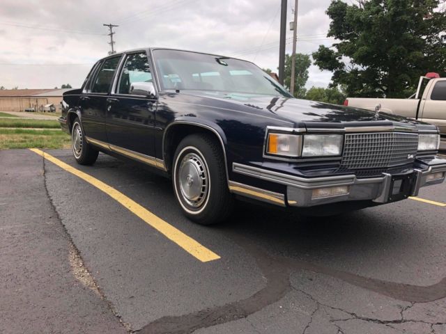 1988 Cadillac DeVille Sedan - photo 2