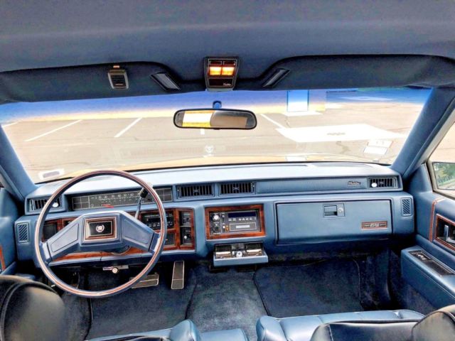 1988 Cadillac DeVille Sedan - photo 3