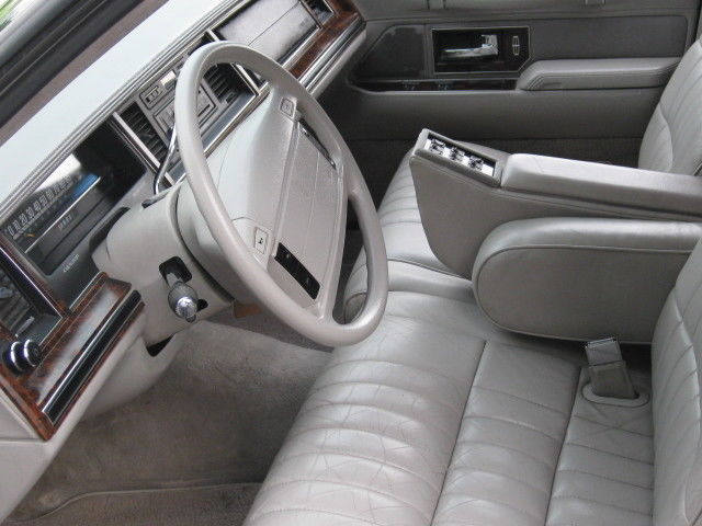 1992 Lincoln Town Car executive coach limousine - photo 12