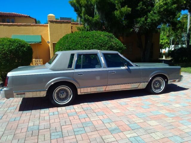 1989 Lincoln Town Car Cartier Signature - photo 2