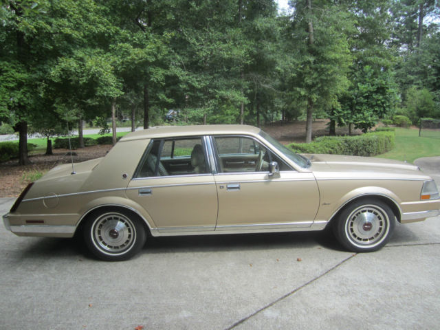 1986 Lincoln Continental Standard - photo 2