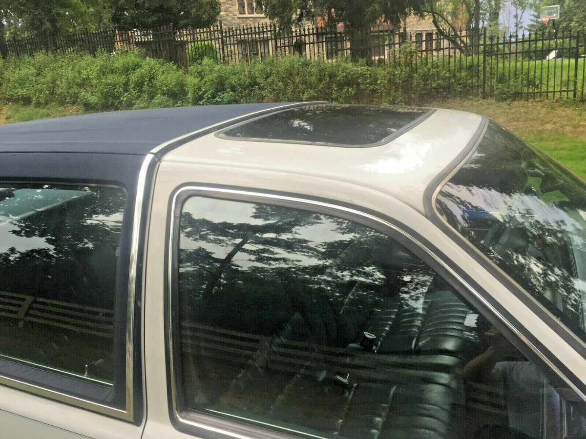 1990 Lincoln Town Car - photo 11