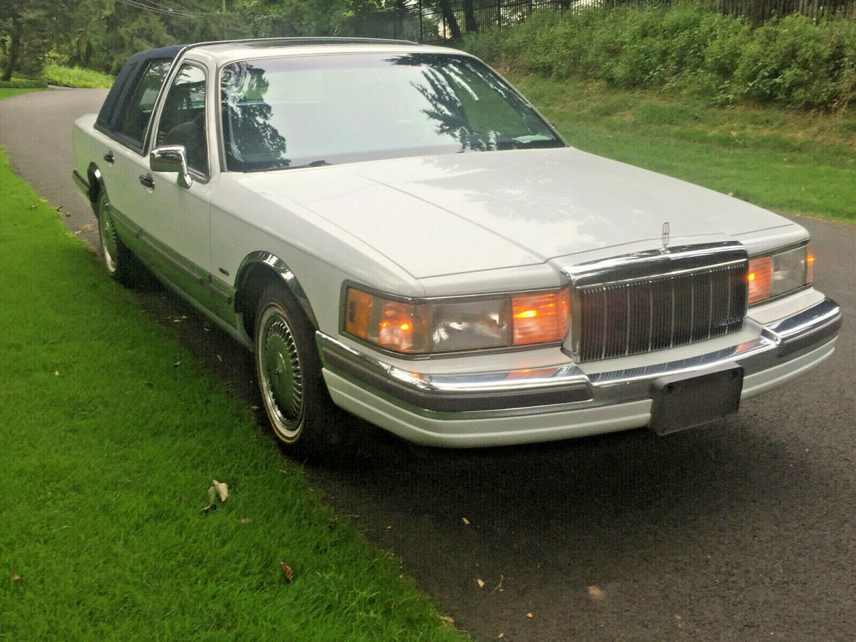 1990 Lincoln Town Car - photo 9