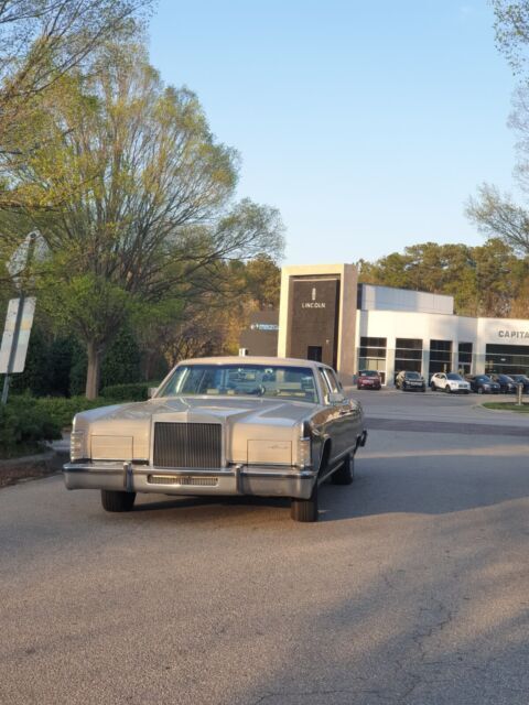 Lincoln Continental Town Car Williamsburg edition 1979 Lincoln Continental