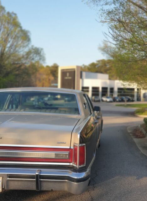 1979 Lincoln Continental - photo 2