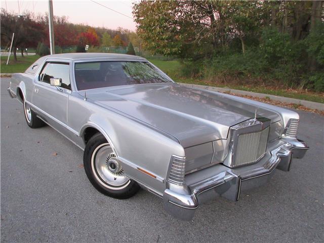 1975 Lincoln Mark Series coupe - photo 10