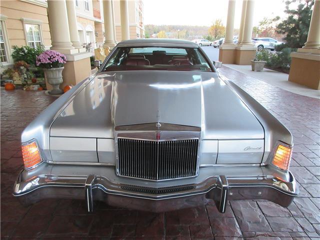 1975 Lincoln Mark Series coupe - photo 2