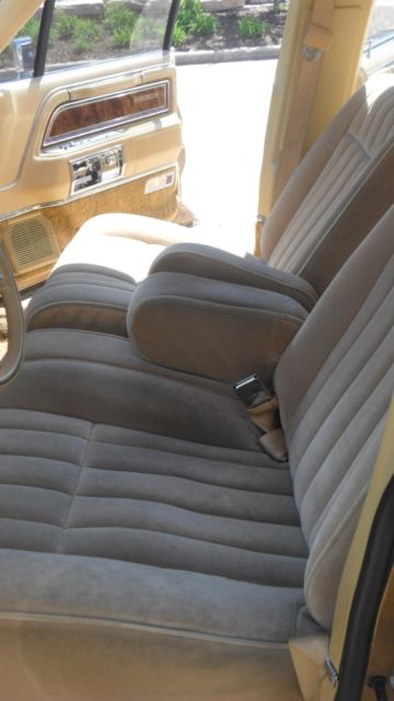 1984 Lincoln Town Car - photo 2