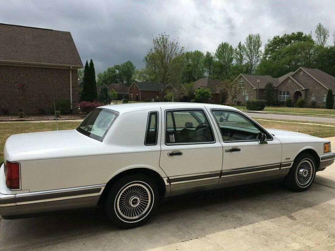 1990 Lincoln Town Car SIGNATURE - photo 2
