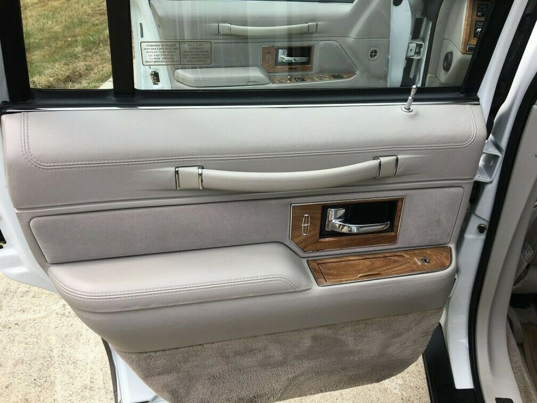 1990 Lincoln Town Car SIGNATURE - photo 7