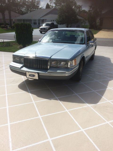 1993 Lincoln Town Car signature series
