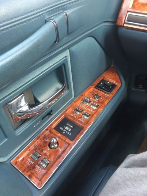 1993 Lincoln Town Car signature series - photo 11
