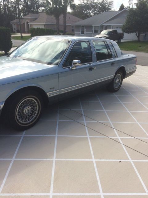 1993 Lincoln Town Car signature series - photo 2