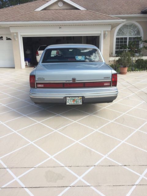 1993 Lincoln Town Car signature series - photo 4