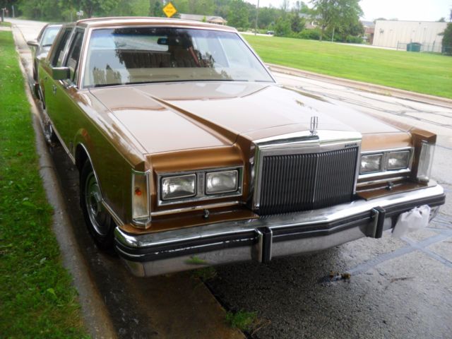 Lincoln Town Car 4 Doors Sedan 1984 1984 Lincoln Town Car