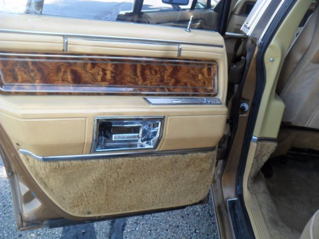 1984 Lincoln Town Car - photo 10