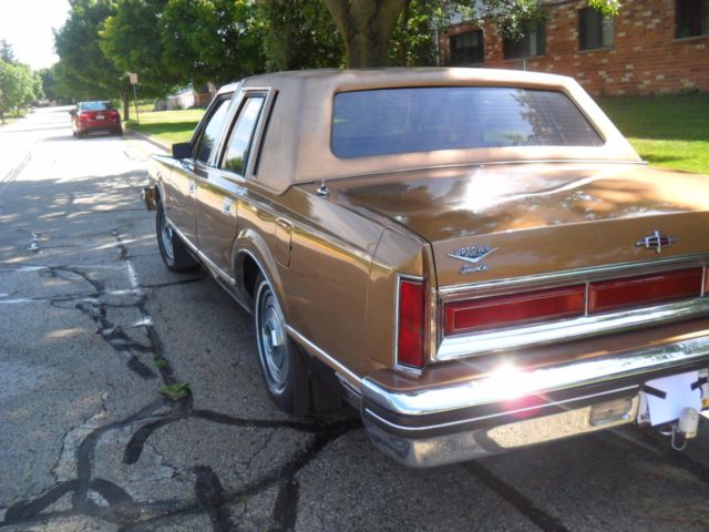 1984 Lincoln Town Car - photo 2