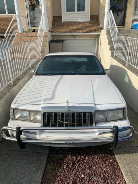 Lincoln Town Car- AMAZING CONDITION! Only 192K original miles- Family owned! 1994 Lincoln Town Car