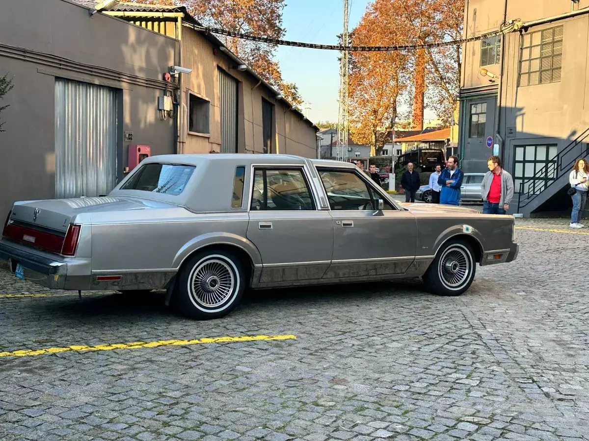1987 Lincoln Town Car CARTIER