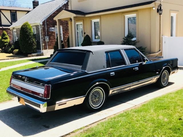 1988 Lincoln Town Car Signature series