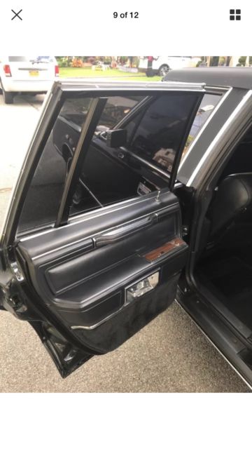 1988 Lincoln Town Car Signature series - photo 8