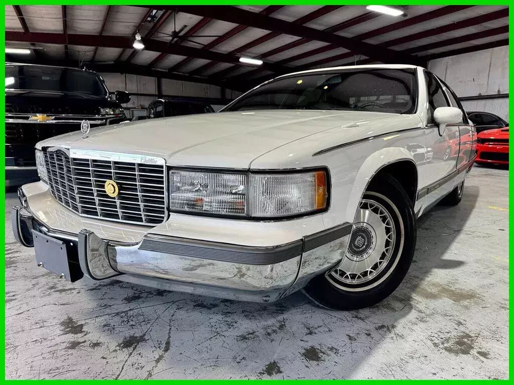 LINCOLN TOWN CAR CONTINENTAL BUICK PARK AVENUE ROADMASTER OLDSMOIBLE REGENCY 1994 Cadillac Fleetwood BROUGHAM - 15K ORIGINAL MILES - CORVETTE 5.7 LT1 V8!