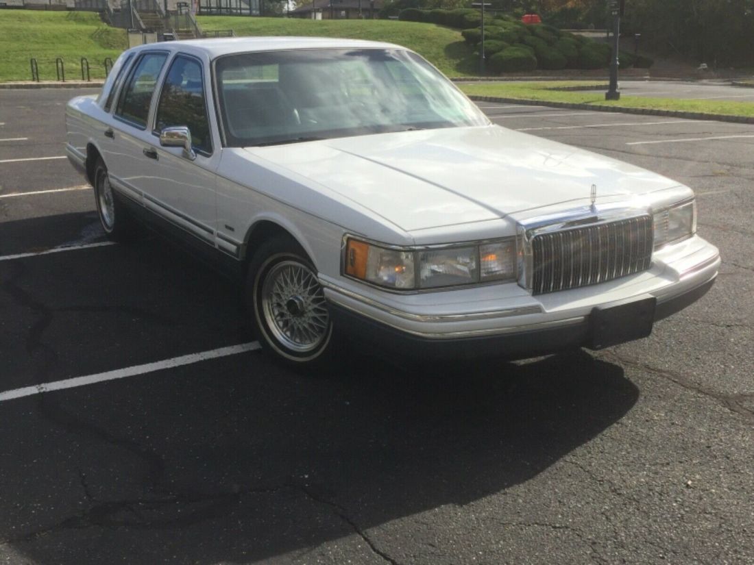 1993 Lincoln Town Car - photo 10