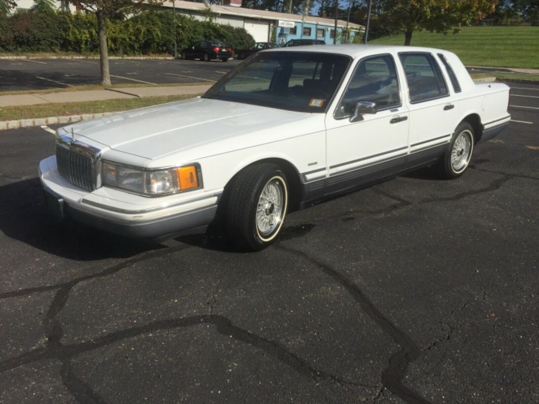 1993 Lincoln Town Car - photo 11