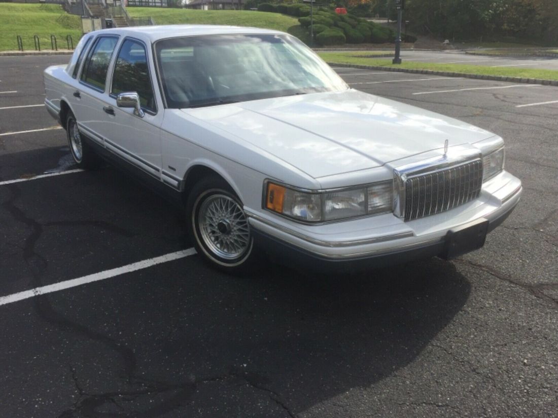 1993 Lincoln Town Car - photo 8