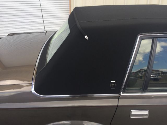 1988 Lincoln Town Car Designer Series - photo 10