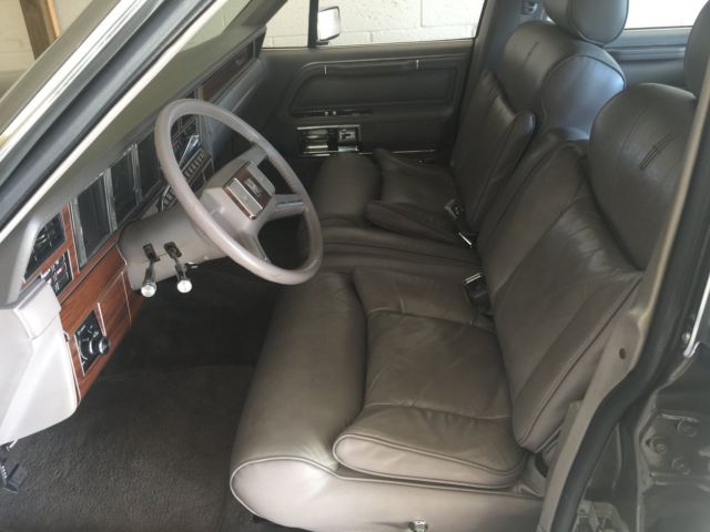 1988 Lincoln Town Car Designer Series - photo 12