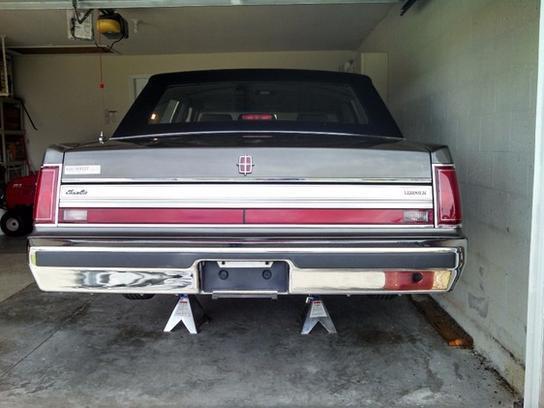 1988 Lincoln Town Car Designer Series - photo 2