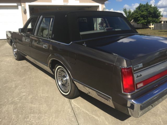1988 Lincoln Town Car Designer Series - photo 4
