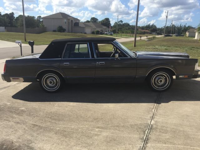 1988 Lincoln Town Car Designer Series - photo 6