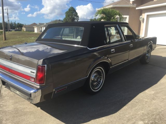 1988 Lincoln Town Car Designer Series - photo 7