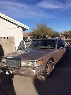 1993 Lincoln Town Car - photo 2