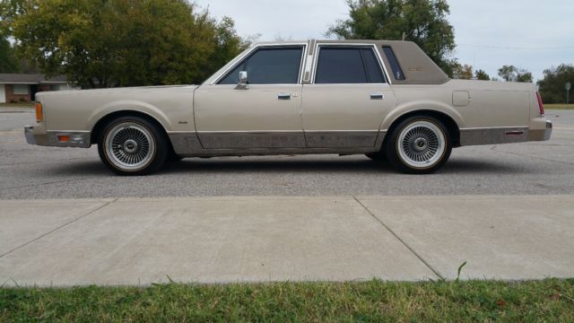 Lincoln Town Car Gold Signature Package Mint Condition!!! 1989 Lincoln Town Car Signature Series
