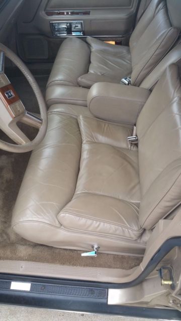 1989 Lincoln Town Car Signature Series - photo 3